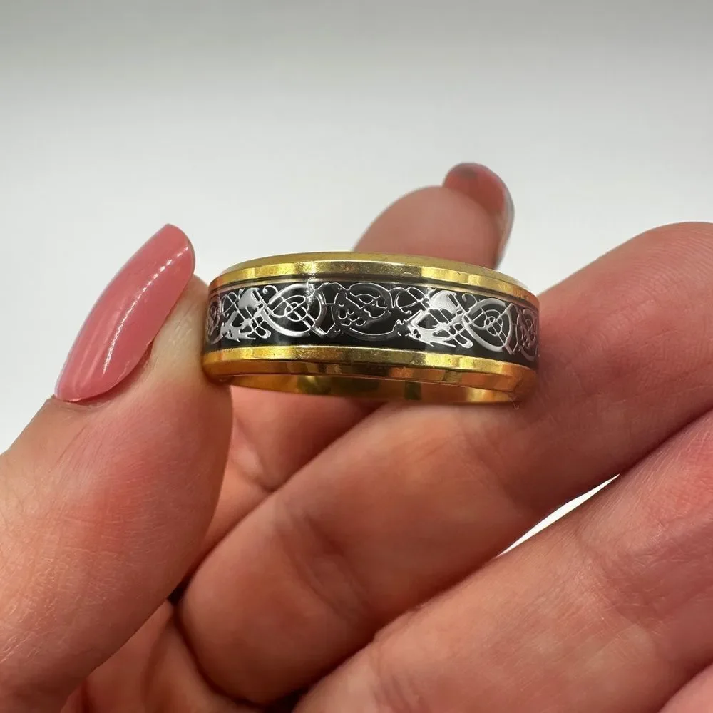 Men's size 12.5 yellow gold tone with black center/silver scroll work, ring!‎